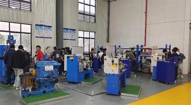 PG电子官方网站重庆城科电气工程与智能制造学院首次校内金工实习顺利完成(图4)