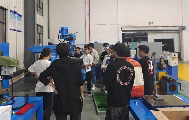 PG电子官方网站重庆城科电气工程与智能制造学院首次校内金工实习顺利完成(图5)