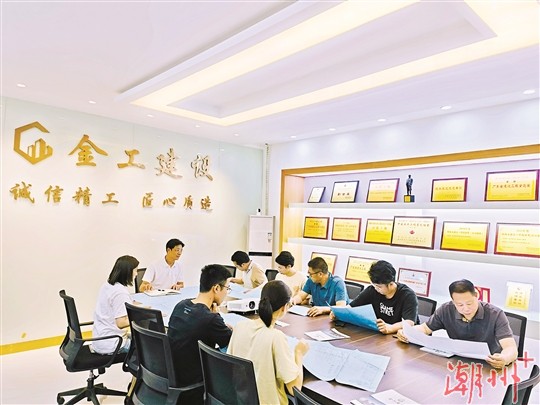 PG电子官网在“浪漫之城 百岛之市”打拼的潮籍乡亲(图5)