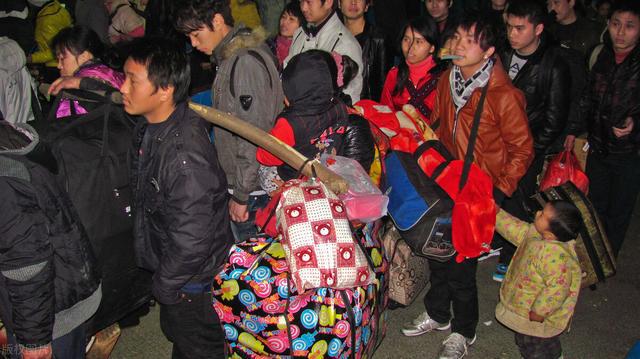 PG电子香港建筑工人月薪高达16万港元！别拦我我想去搬砖(图2)