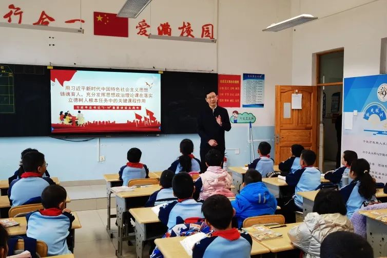 PG电子官网看他們在戈壁灘上綻放年華∼(图1)
