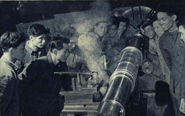 PG电子官网老照片 1960年的上海汽轮机厂 提前完成生产计划(图2)