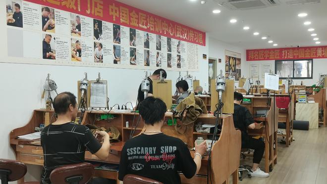 PG电子官网中国金匠培训中心非遗金工（武汉）传习馆首期学员拜师仪式举行(图4)